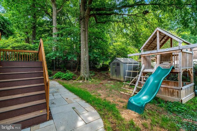821 N LATHAM ST, Alexandria, VA 22304