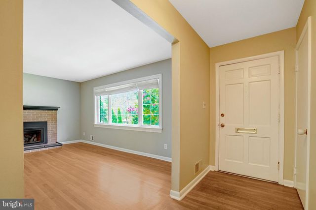821 N LATHAM ST, Alexandria, VA 22304