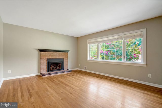 821 N LATHAM ST, Alexandria, VA 22304