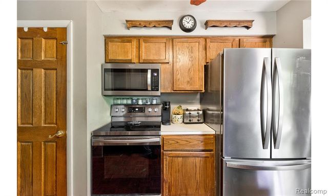 2697 Holland Street, Lake Orion, MI 48360