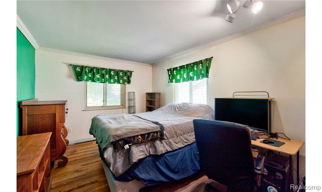 2697 Holland Street, Lake Orion, MI 48360