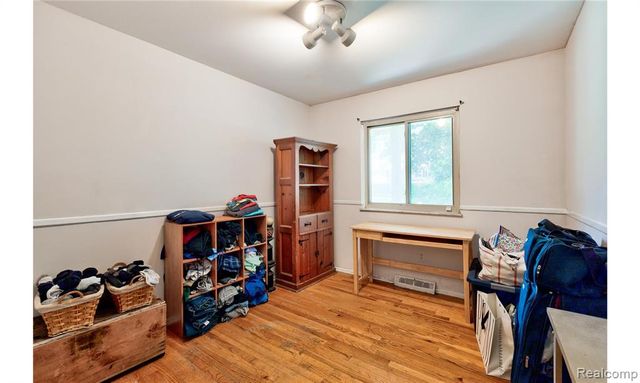 2697 Holland Street, Lake Orion, MI 48360