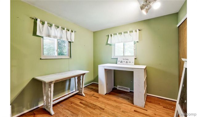 2697 Holland Street, Lake Orion, MI 48360