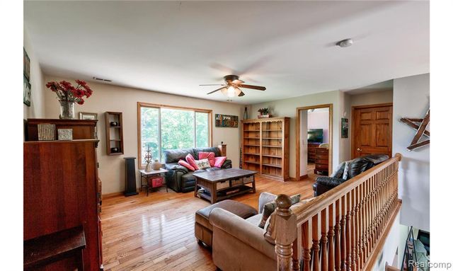 2697 Holland Street, Lake Orion, MI 48360
