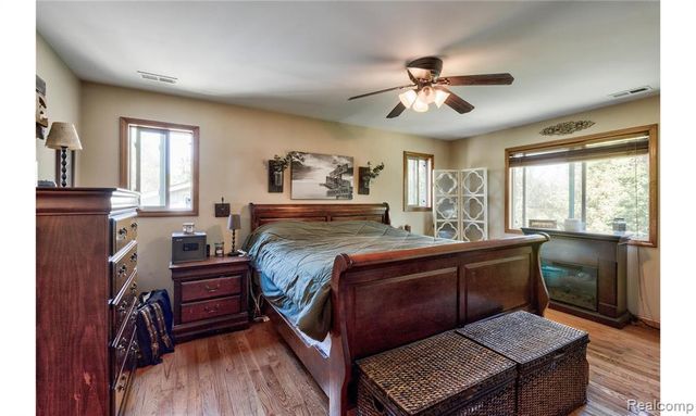 2697 Holland Street, Lake Orion, MI 48360