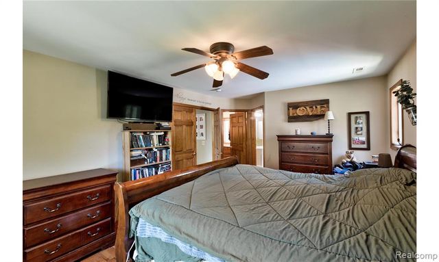 2697 Holland Street, Lake Orion, MI 48360