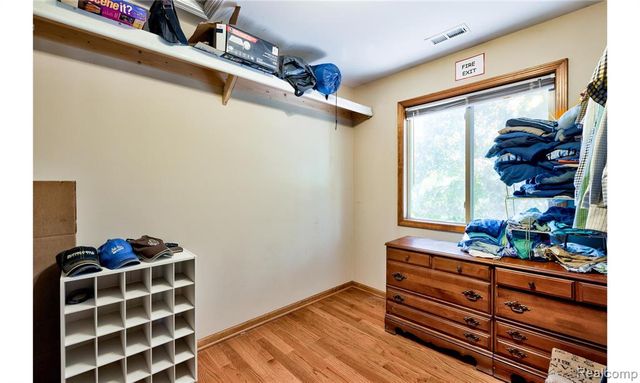 2697 Holland Street, Lake Orion, MI 48360