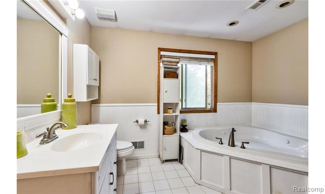 2697 Holland Street, Lake Orion, MI 48360