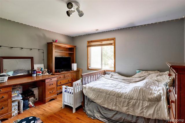 2697 Holland Street, Lake Orion, MI 48360