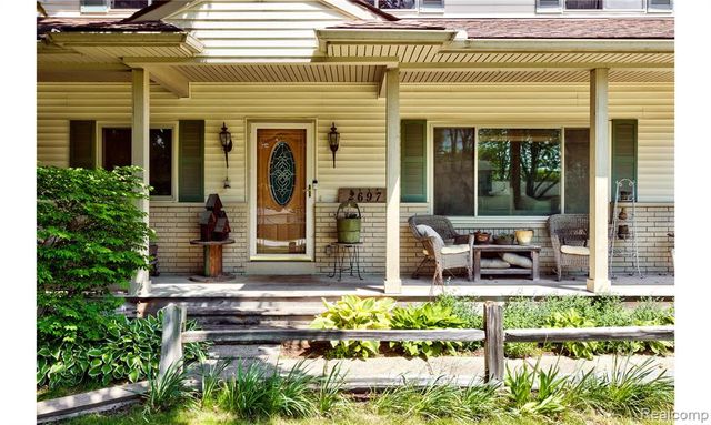 2697 Holland Street, Lake Orion, MI 48360