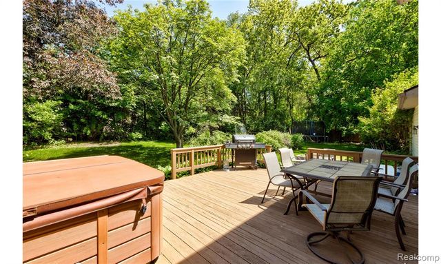 2697 Holland Street, Lake Orion, MI 48360