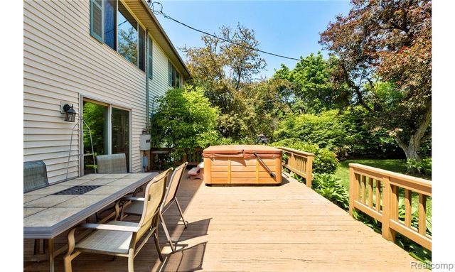 2697 Holland Street, Lake Orion, MI 48360