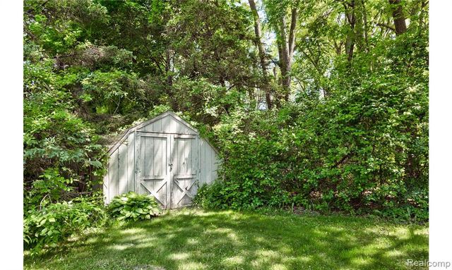 2697 Holland Street, Lake Orion, MI 48360