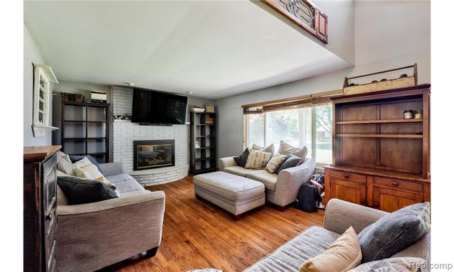 2697 Holland Street, Lake Orion, MI 48360
