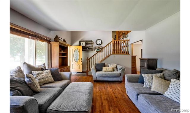 2697 Holland Street, Lake Orion, MI 48360
