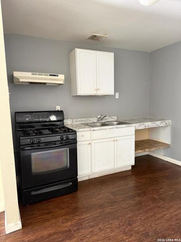 1739 Sacramento, San Antonio, TX 78201