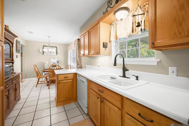 1020 S Stacy Ave, Gonzales, LA 70737