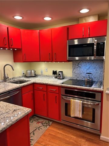 320 Fort Duquesne Blvd 7G, Downtown Pgh, PA 15222