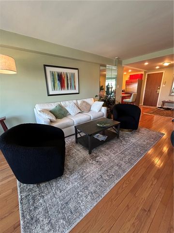 320 Fort Duquesne Blvd 7G, Downtown Pgh, PA 15222