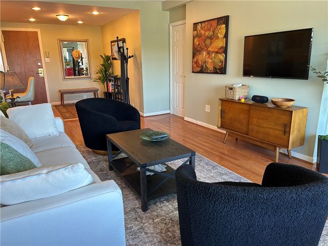 320 Fort Duquesne Blvd 7G, Downtown Pgh, PA 15222