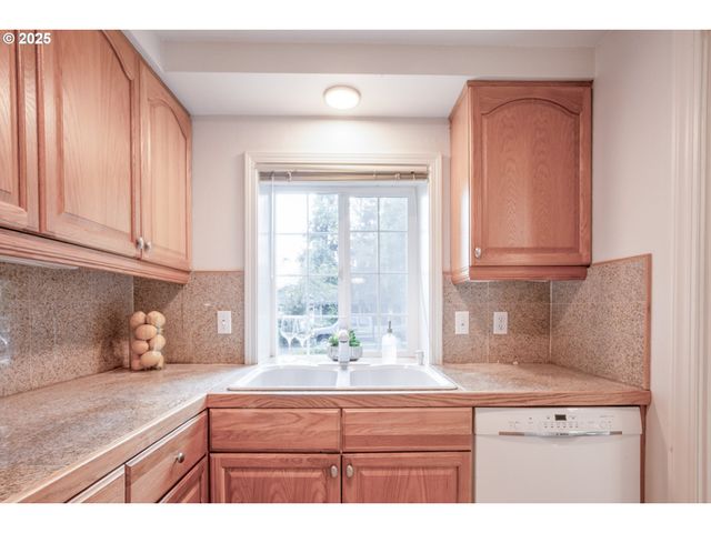 2329 WILLONA Park, Eugene, OR 97408