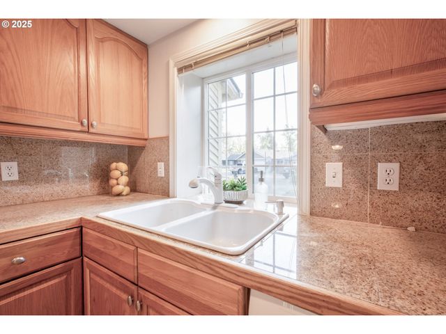 2329 WILLONA Park, Eugene, OR 97408