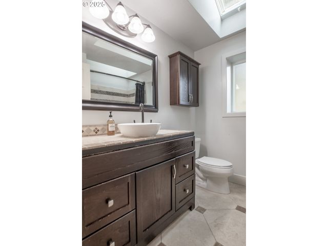 2329 WILLONA Park, Eugene, OR 97408