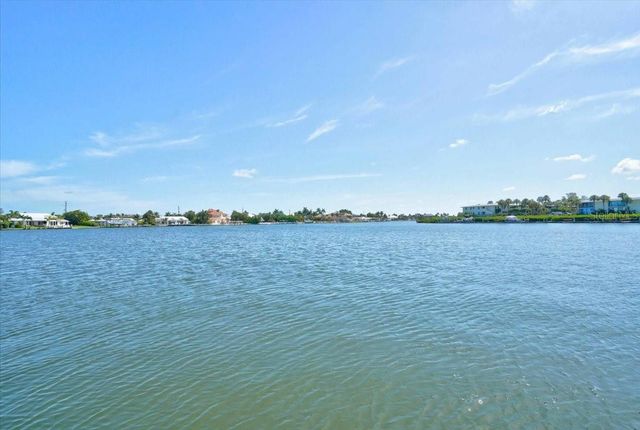 17 SEASIDE COURT, Holmes Beach, FL 34217