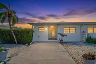 17 SEASIDE COURT, Holmes Beach, FL 34217