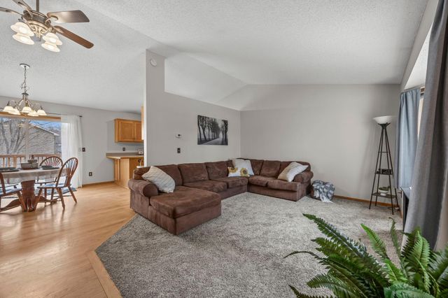 2200 Bridgewater Boulevard S, Cambridge, MN 55008