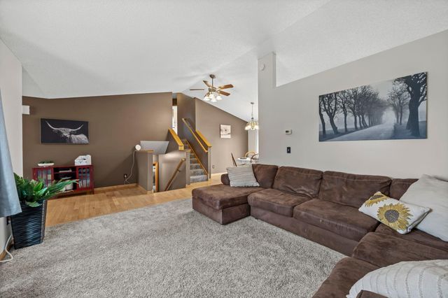 2200 Bridgewater Boulevard S, Cambridge, MN 55008