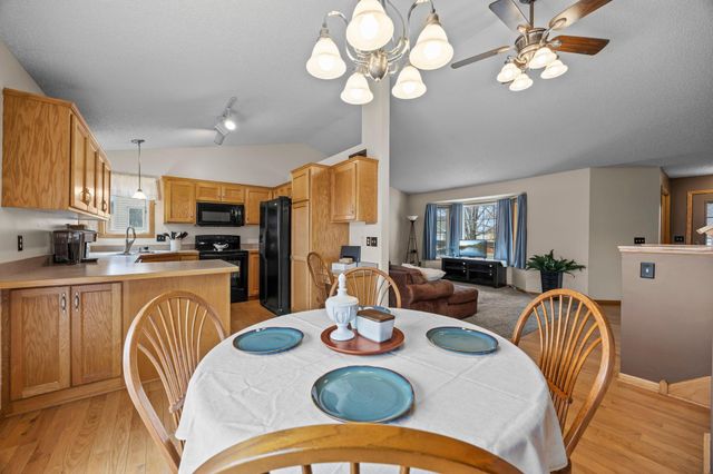 2200 Bridgewater Boulevard S, Cambridge, MN 55008