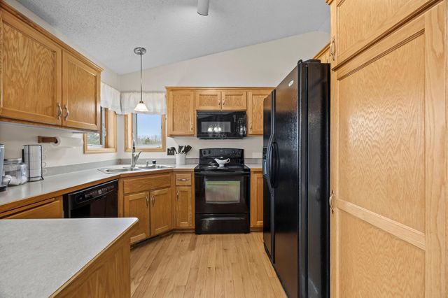 2200 Bridgewater Boulevard S, Cambridge, MN 55008