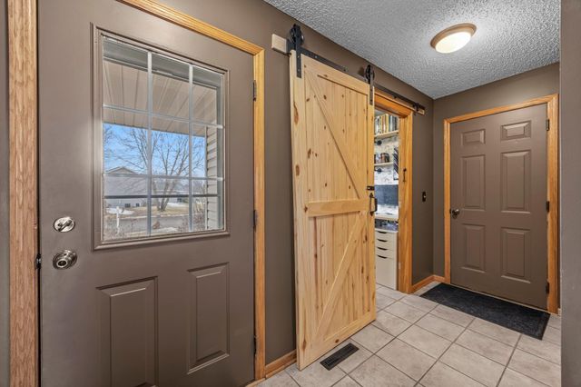 2200 Bridgewater Boulevard S, Cambridge, MN 55008