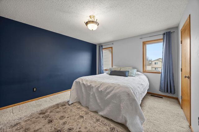 2200 Bridgewater Boulevard S, Cambridge, MN 55008