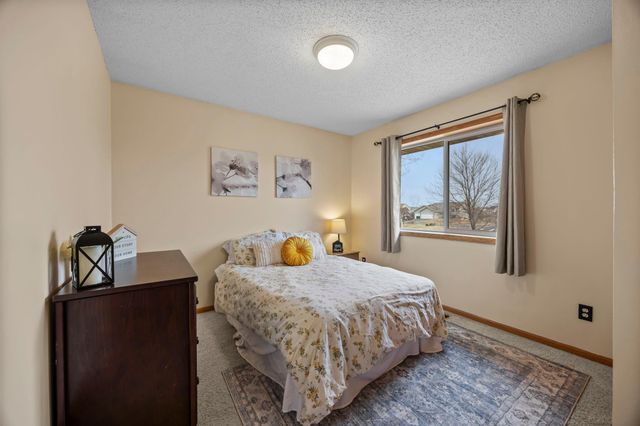 2200 Bridgewater Boulevard S, Cambridge, MN 55008