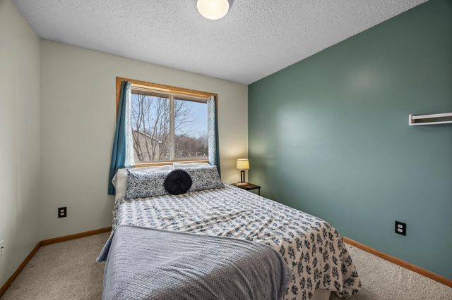 2200 Bridgewater Boulevard S, Cambridge, MN 55008