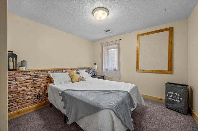 2200 Bridgewater Boulevard S, Cambridge, MN 55008