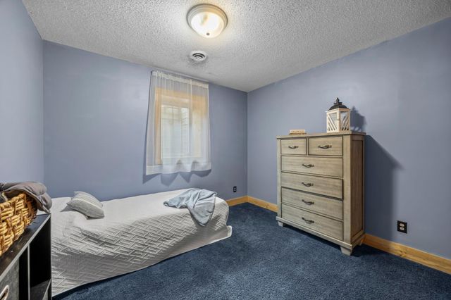 2200 Bridgewater Boulevard S, Cambridge, MN 55008