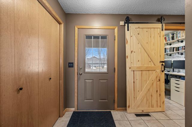 2200 Bridgewater Boulevard S, Cambridge, MN 55008