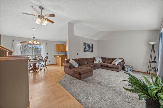 2200 Bridgewater Boulevard S, Cambridge, MN 55008