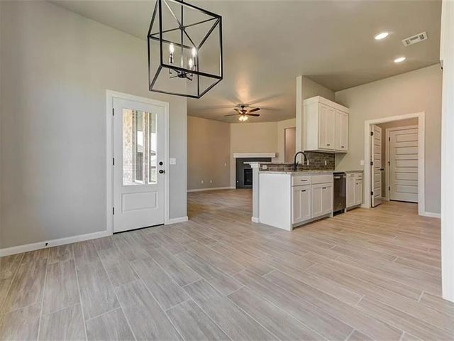 1935 W Flintlock Way, Mustang, OK 73064
