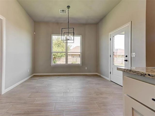 1935 W Flintlock Way, Mustang, OK 73064