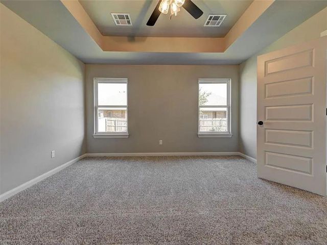 1935 W Flintlock Way, Mustang, OK 73064