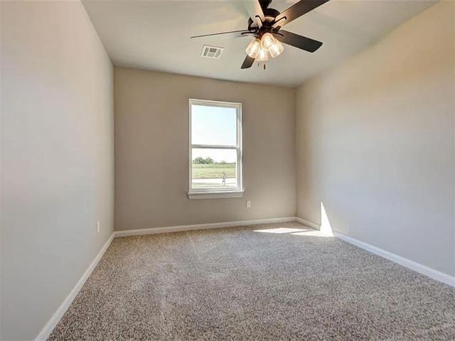 1935 W Flintlock Way, Mustang, OK 73064
