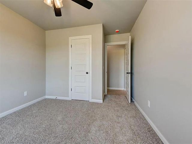 1935 W Flintlock Way, Mustang, OK 73064