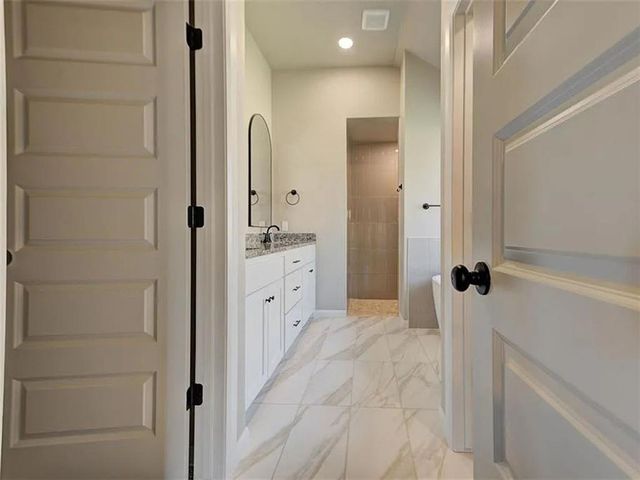 1935 W Flintlock Way, Mustang, OK 73064