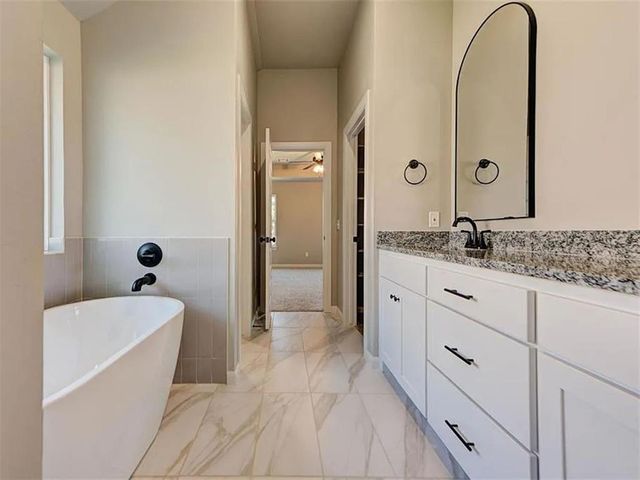 1935 W Flintlock Way, Mustang, OK 73064