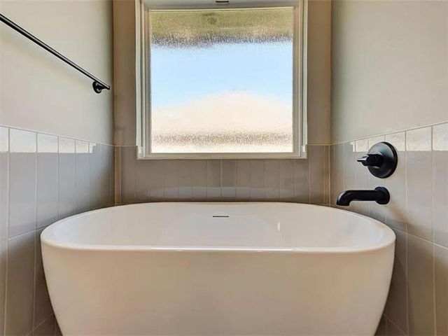 1935 W Flintlock Way, Mustang, OK 73064
