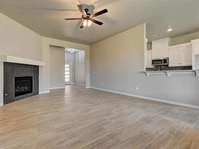 1935 W Flintlock Way, Mustang, OK 73064